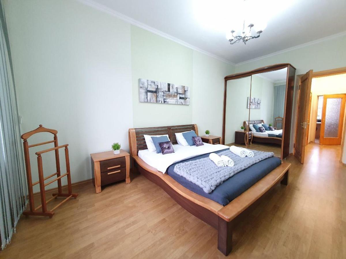 Inn Home Apartments In Kiev Center Ngoại thất bức ảnh